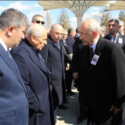 Bahçeli şehit cenazesinde Kılıçdaroğlu'nun elini sıkmadı. 5