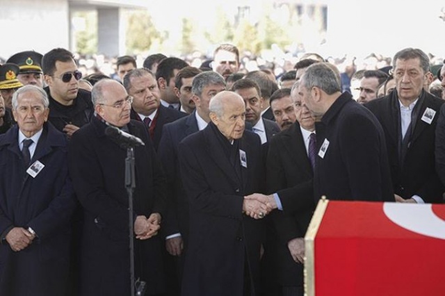 Bahçeli şehit cenazesinde Kılıçdaroğlu'nun elini sıkmadı. 2