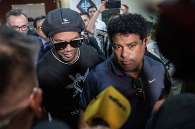 Efsane futbolcu Ronaldinho tutuklandı 2