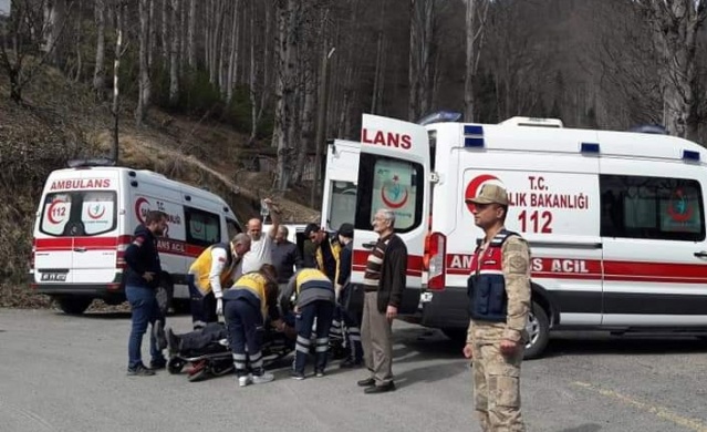 Trabzon'da zabıtalar bayrak asarken akıma kapıldı! Ölü ve yaralı var 2