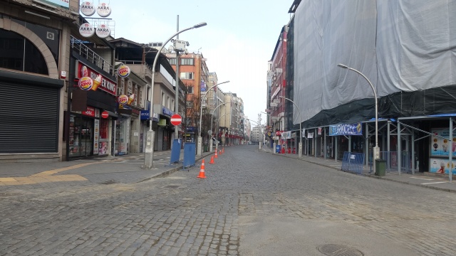 Trabzon'da cadde ve sokalar boş kaldı 12