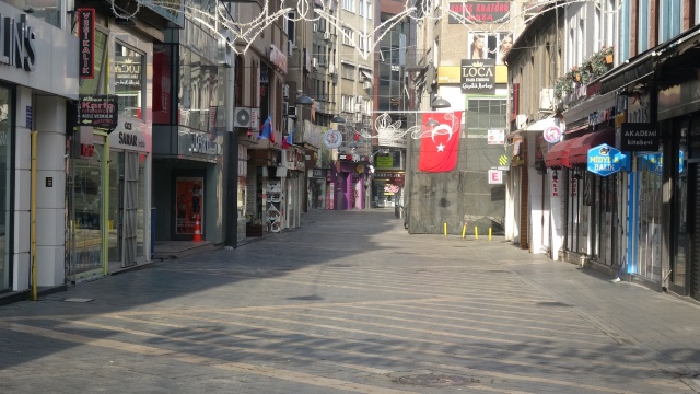 Trabzon'da cadde ve sokalar boş kaldı 13