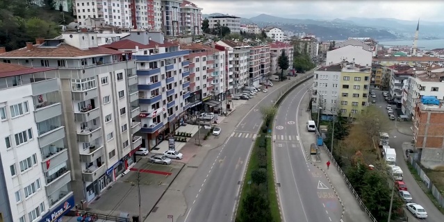 Trabzon'da cadde ve sokalar boş kaldı 4