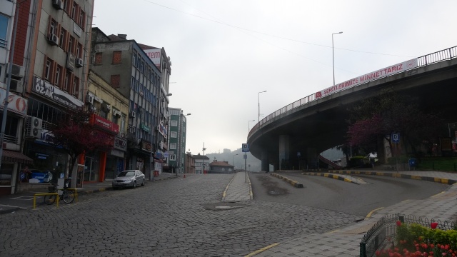 Trabzon'da cadde ve sokalar boş kaldı 9