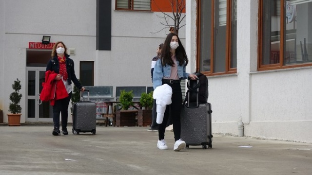 Kanada’dan Trabzon'a gelen öğrencilerin karantina süresi doldu 2