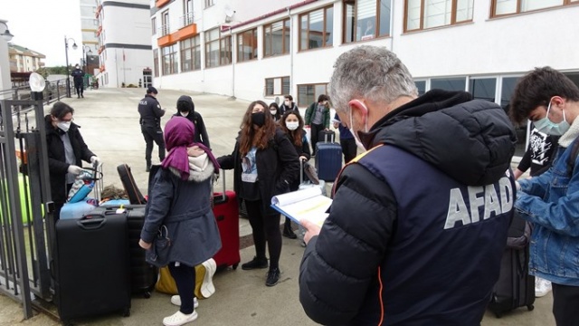 Kanada’dan Trabzon'a gelen öğrencilerin karantina süresi doldu 7