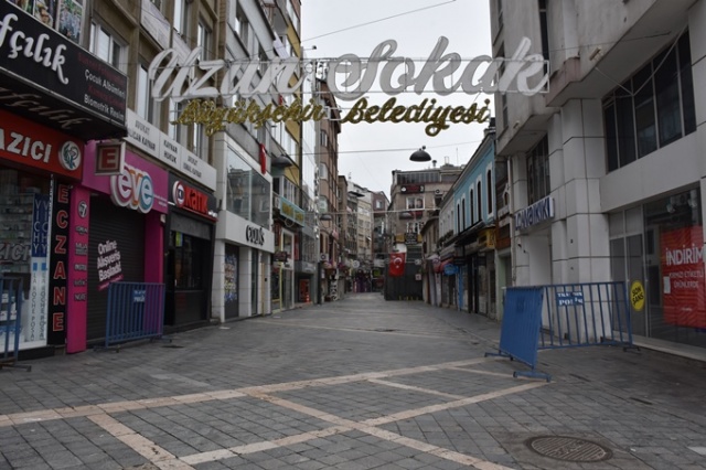 Sokağa çıkma kısıtlamasının ilk gününde Trabzon'da sokaklar boş kaldı 7