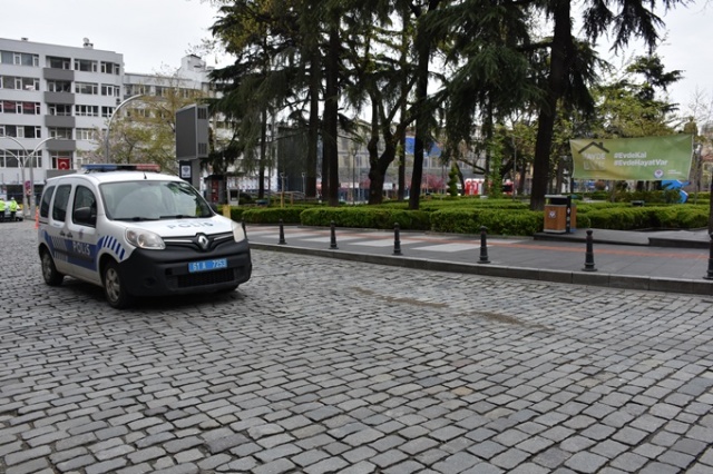 Sokağa çıkma kısıtlamasının ilk gününde Trabzon'da sokaklar boş kaldı 8
