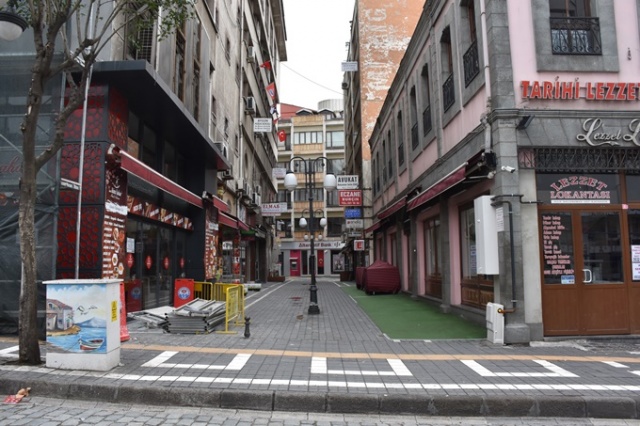 Sokağa çıkma kısıtlamasının ilk gününde Trabzon'da sokaklar boş kaldı 3
