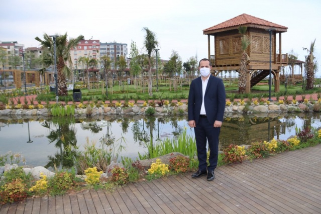 Trabzon'un deniz manzaralı Millet Bahçesi tamamlandı 9