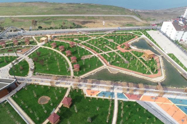 Trabzon'un deniz manzaralı Millet Bahçesi tamamlandı 11