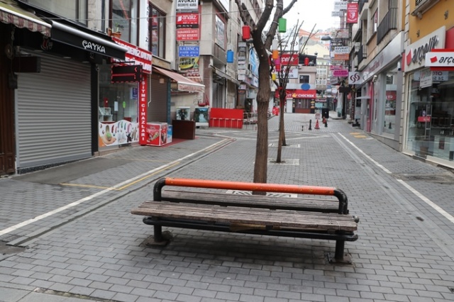 Kısıtlamanın 2.gününde Trabzon'da sokaklar boş kaldı 5