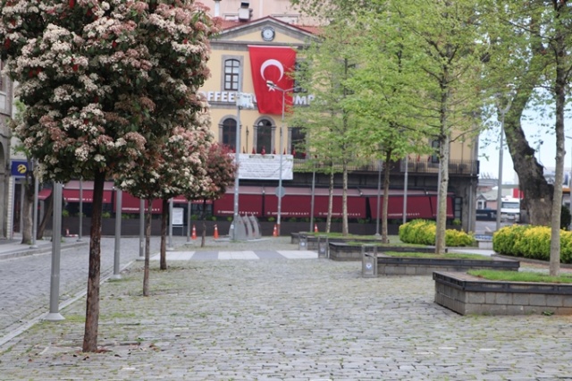 Kısıtlamanın 2.gününde Trabzon'da sokaklar boş kaldı 6