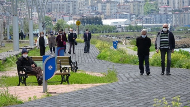 Trabzon'da 65 yaş üstü vatandaşlar nefes aldı 31