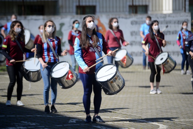 Trabzon'da her yaştan mezun bir araya geldi bando takımı kurdu 16
