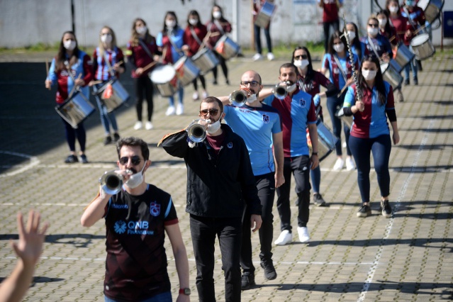 Trabzon'da her yaştan mezun bir araya geldi bando takımı kurdu 2