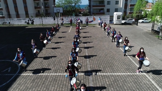 Trabzon'da her yaştan mezun bir araya geldi bando takımı kurdu 10