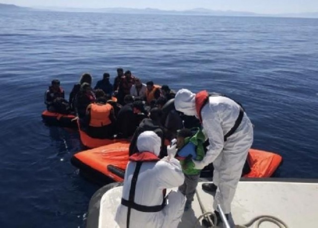 İzmir’de 30 göçmen kurtarıldı! 2