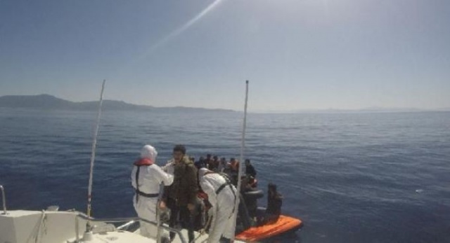 İzmir’de 30 göçmen kurtarıldı! 3