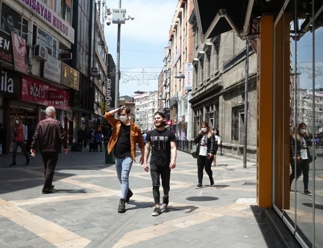Trabzon'da gençler sokakta 5