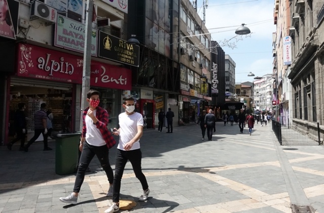 Trabzon'da gençler sokakta 2