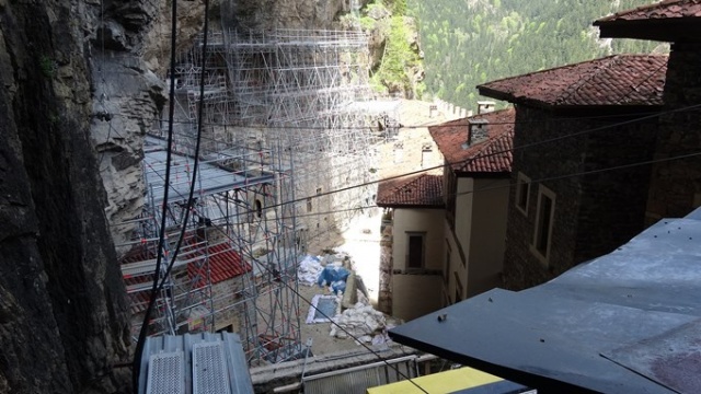 Sümela Manastırı'nda yamaçlar çelik ağlarla örülüyor 25