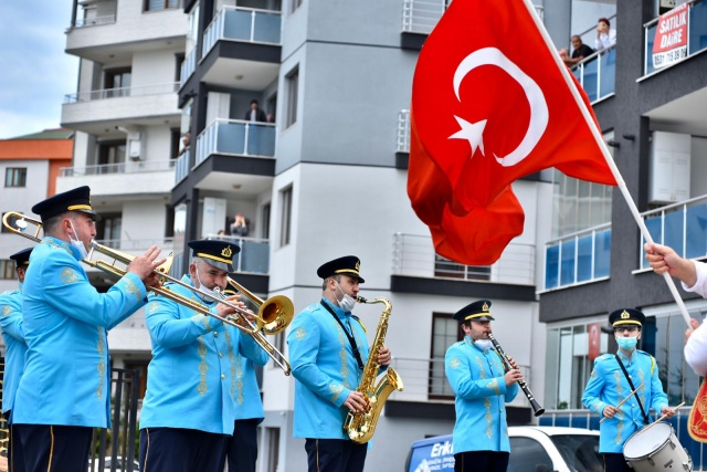 Trabzon'da bayram sürprizi, telefonu alan cama koştu 4