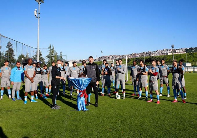 Trabzonspor idmanda Hüseyin Çimşir için doğum günü kutlaması yaptı. 26 Mayıs 2020 3