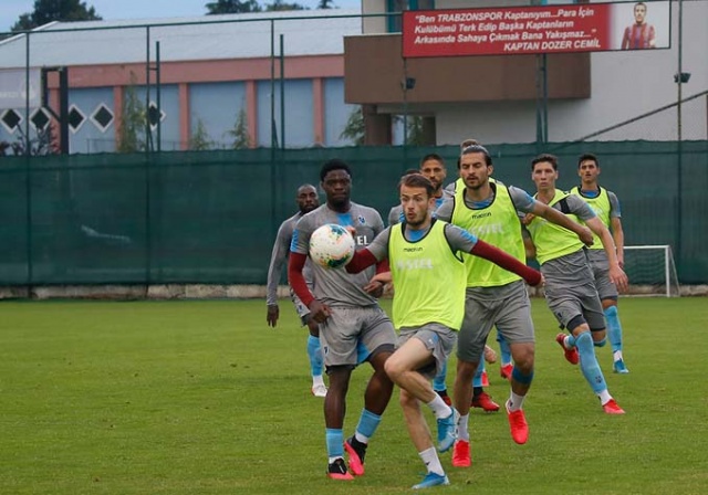 Trabzonspor Hüseyin Cimşir yönetiminde taktik çalışması yaptı. 23