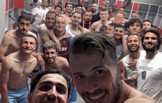 Trabzonsporlu oyuncular sevinçlerini böyle paylaştılar 8