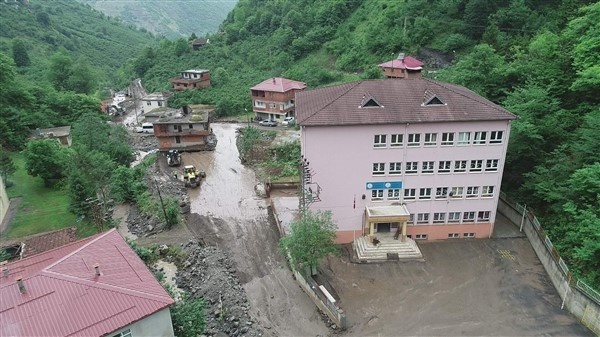 Trabzon'da selin vurduğu Çamlıktepe yaralarının sarılmasını bekliyor 13