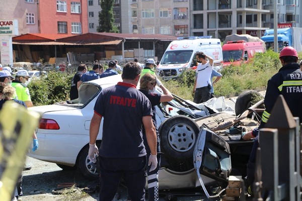 Trabzon Plakalı araç Rize'de kaza yaptı! Baba ve oğlu hayatını kaybetti. Foto Haber. 4