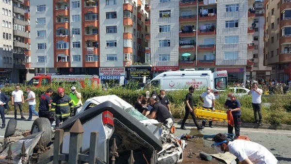 Trabzon Plakalı araç Rize'de kaza yaptı! Baba ve oğlu hayatını kaybetti 7