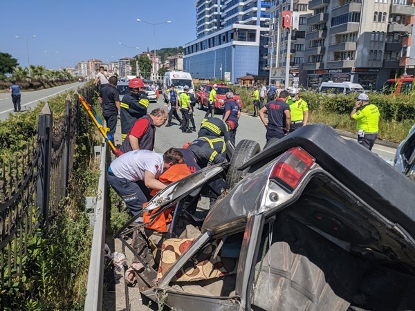 Trabzon Plakalı araç Rize'de kaza yaptı! Baba ve oğlu hayatını kaybetti 14