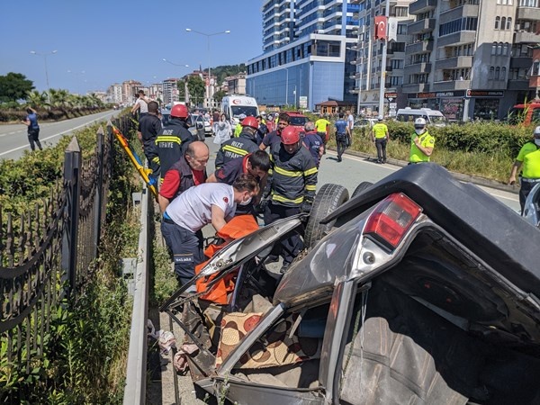 Trabzon Plakalı araç Rize'de kaza yaptı! Baba ve oğlu hayatını kaybetti 15