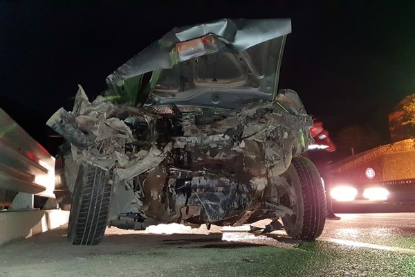 Trabzon Gümüşhane yolunda kaza! Otomobil hurdaya döndü 7