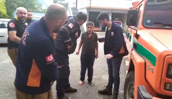 Rize'de kaybolan 11 yaşındaki çocuk 12 kilometre uzaklıkta bulundu 3