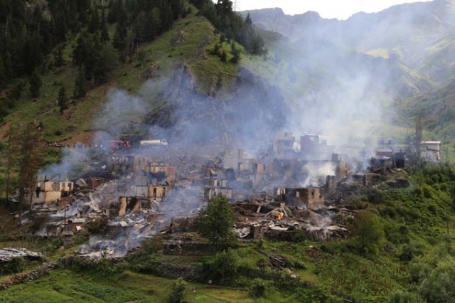 Vali Açıkladı! Artvin'e bir mahalle tamamen yandı 14