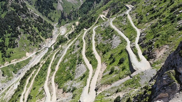Trabzon'daki dünyanın en tehlikeli yolu ulaşıma açılmayı bekliyor 2