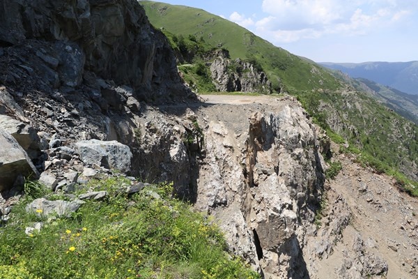 Trabzon'daki dünyanın en tehlikeli yolu ulaşıma açılmayı bekliyor 16