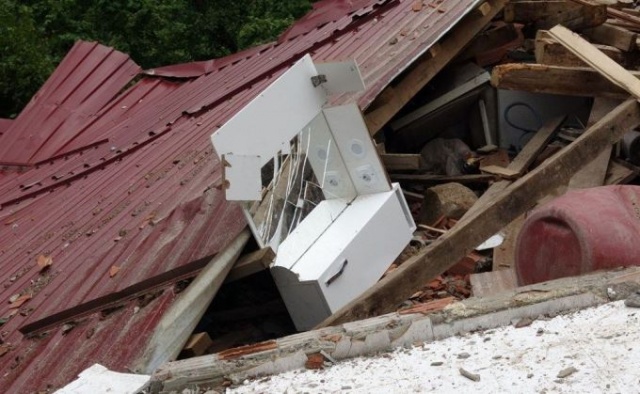 Trabzon'da korkunç manzara: 3 katlı ev yerle bir oldu 8