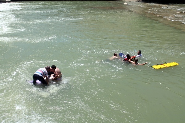 Bayburt'ta cip nehre uçtu: 6 yaralı 2