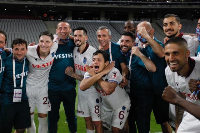 Trabzonspor'un Kupa Zaferi zafer gecesinden kareler 4