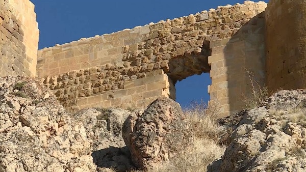 Bayburt Kalesi'nde tarihi kalıntı ve eserlere ulaşıldı 10