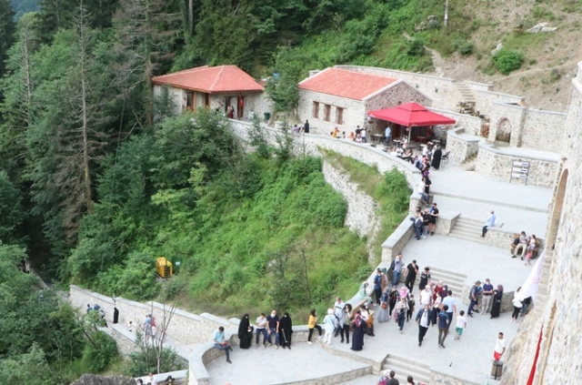 Sümela Manastırı'na akın ettiler 10