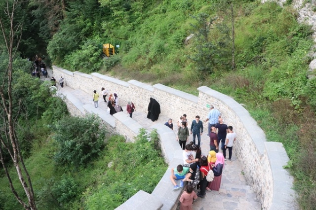 Sümela Manastırı'na akın ettiler 4