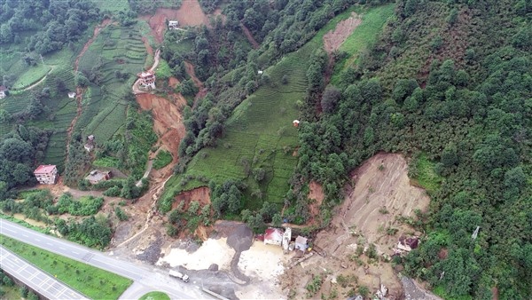 Trabzon'daki heyelanın hasarı gün ağırınca ortaya çıktı 8