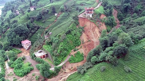 Trabzon'daki heyelanın hasarı gün ağırınca ortaya çıktı 15