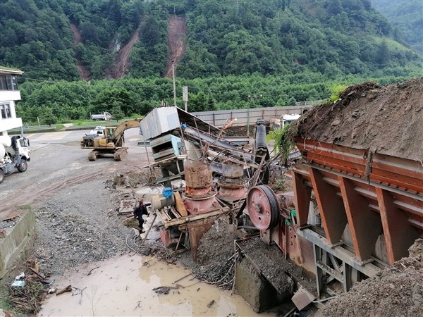 Trabzon'daki heyelanın hasarı gün ağırınca ortaya çıktı 12