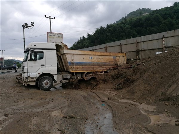 Trabzon'daki heyelanın hasarı gün ağırınca ortaya çıktı 3